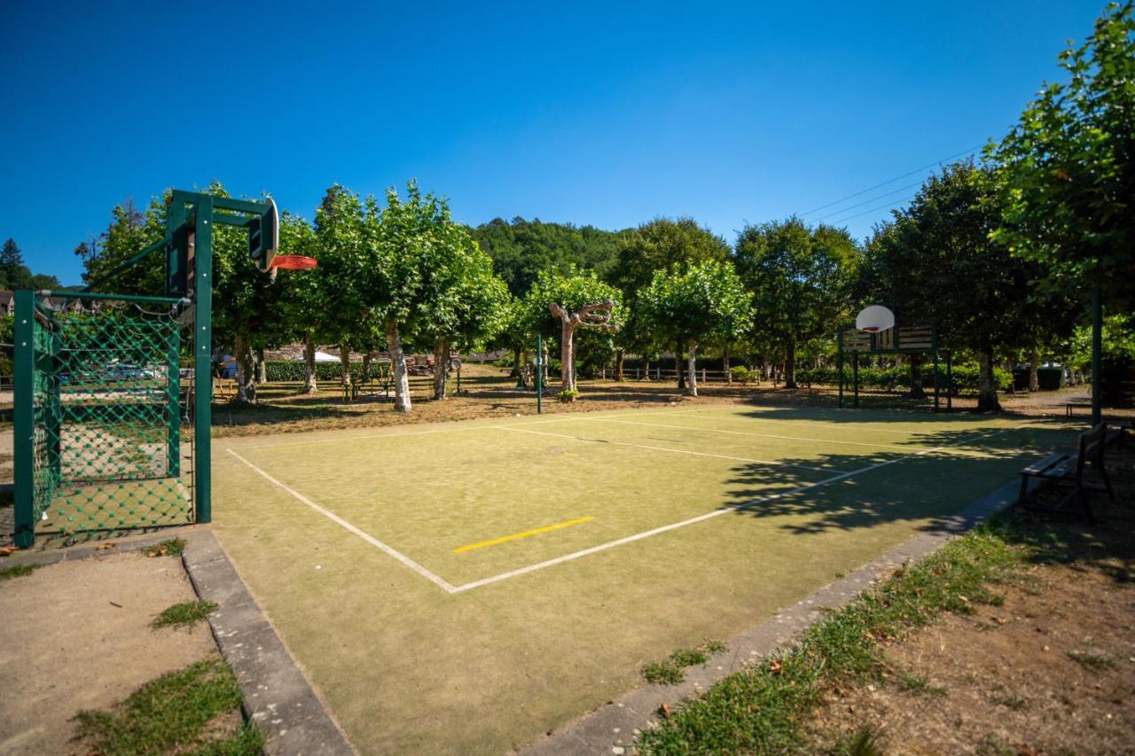 Camping Le Chateau Du Gibanel Saint-Martial-Entraygues Kültér fotó