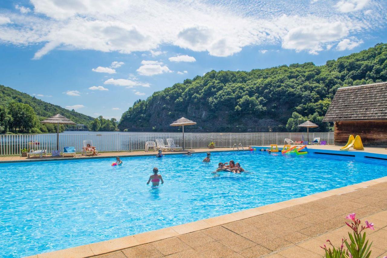 Camping Le Chateau Du Gibanel Saint-Martial-Entraygues Kültér fotó